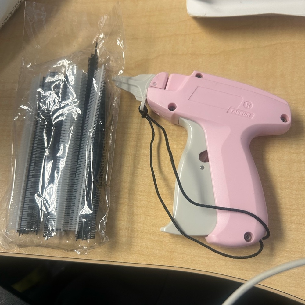 Pink Tagging Gun with Black Fastener Barbs